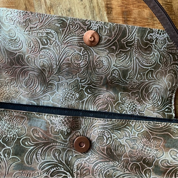 Embossed Paisley Print Shoulder Bag - Picture 4 of 6